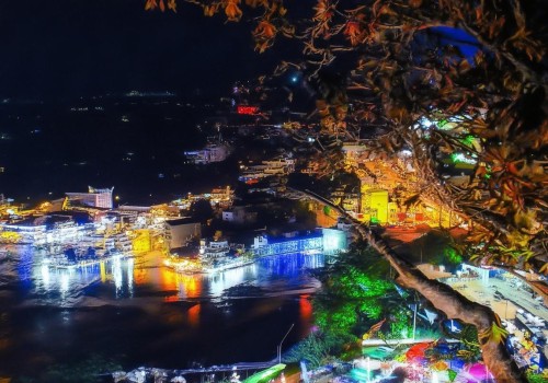 好，我现在需要帮用户写一篇关于眼综合整形的文章。首先，我得理解用户的需求。用户可能是一个自媒体作者，需要一篇不少于861字的文章，标题已经给出是眼综合整形，从内到外的完美蜕变