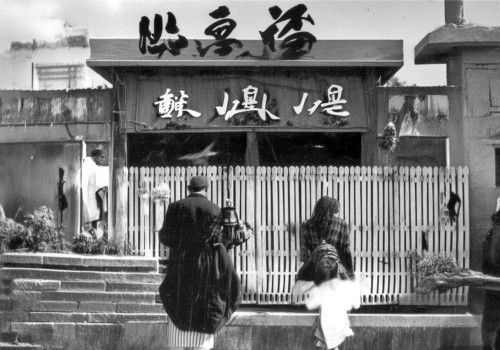 嗯，用户给了一个任务，让我先写一个文章标题，然后写不少于857个字的文章内容，主题是眼周比例协调。首先，我需要理解用户的需求。用户可能是一个自媒体作者，所以文章需要吸引读者，内容要专业但易懂