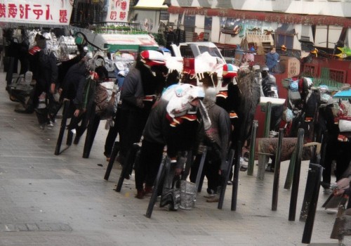 好，我现在需要帮用户写一篇关于眼综合整形的文章。首先，我得理解用户的需求。用户可能是一个自媒体作者，需要一篇详细的文章，标题和内容都要写，而且内容不少于957个字