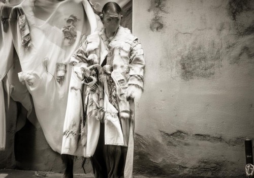 好，我现在要帮用户写一篇关于眼袋去除术后是否会反弹的文章。首先，我需要理解用户的需求。用户是自媒体作者，所以文章需要吸引人，信息准确，同时结构清晰