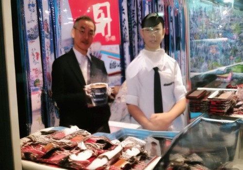 好，用户让我写一个关于眼周比例协调的自媒体文章。首先，我需要理解这个主题。眼周比例协调应该是指眼部周围的肌肉和骨骼之间的平衡，可能涉及到美学、医学美容或者时尚方面的内容