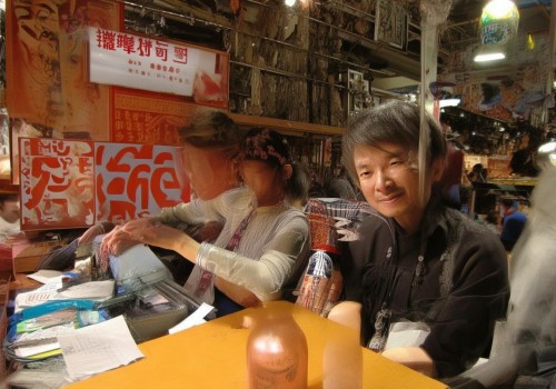 好，我现在需要帮用户写一篇关于高度近视眼术后注意事项的文章。首先，我得理解用户的需求。用户可能是一位刚完成高度近视手术的患者，或者是在考虑手术的人，他们需要详细的信息来了解术后护理