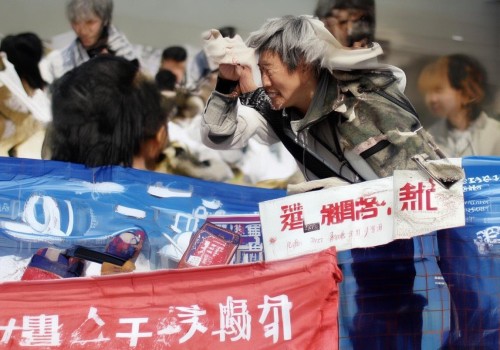 好，我现在需要帮用户写一篇关于眼综合整形的文章。首先，我得理解用户的需求。用户可能是一个自媒体作者，需要一篇不少于892字的文章，标题已经给出是眼综合整形，从内到外的完美蜕变