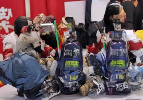 好，我现在需要帮用户写一篇关于玻尿酸填充泪沟的文章。首先，我得理解用户的需求。用户可能是一个自媒体作者，所以文章需要吸引人，内容要详细且有实用价值