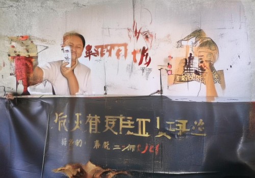 好，我现在需要帮用户写一篇关于眼周紧致的自媒体文章。首先，我得理解用户的需求。用户可能是一个自媒体作者，需要一篇详细的文章，标题和内容都要写，而且内容不少于964个字