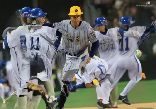 好，我现在需要帮用户写一篇关于上睑下垂矫正的文章。用户已经给了一个标题，还提供了一个详细的文章内容，看起来已经很完整了。不过，我需要先理解用户的需求，然后思考如何优化或扩展这篇文章