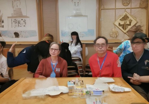 好，我现在要帮用户写一篇关于甲亢导致的突眼能整形改善吗？的文章。首先，我得理解用户的需求。用户可能是一个自媒体作者，需要一篇详细的文章，标题和内容都要写，字数不少于980字