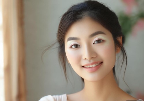 接下来，我需要考虑用户可能的背景。他们可能是正在化妆、护肤，或者在拍摄照片时遇到眼睛间距宽的情况，想要提升整体的视觉效果。也有可能是刚开始学习护肤，对眼部护理不太了解，所以才会问这个问题