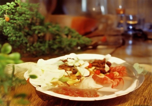 好，用户让我写一个关于眼周紧致的自媒体文章。首先，我需要确定文章的结构和内容。用户要求标题和至少964个字的文章，所以我得先想一个吸引人的标题，然后详细展开