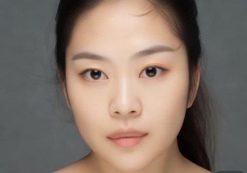 全切双眼皮是一种重睑手术的方式，主要适用于上睑皮肤松弛、上睑臃肿或脂肪过多、内眼角较圆等情况。通过切开上睑皮肤，去除多余的脂肪和皮肤组织，然后精细缝合，达到双眼皮效果。这种手术的效果通常可以长期维持