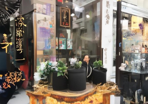 好，我现在需要帮用户写一篇关于额肌悬吊的自媒体文章。首先，我得弄清楚用户的需求是什么。用户可能是一个自媒体作者，需要一篇详细的文章，标题和内容都要写出来，而且内容不少于914个字