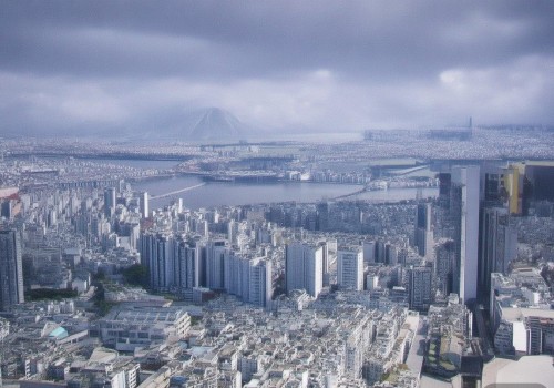 好，用户让我写一个关于定制化眼整形的自媒体文章，要求标题和不少于974字的内容。首先，我需要理解定制化眼整形是什么，它涉及到哪些方面，以及目标读者是谁