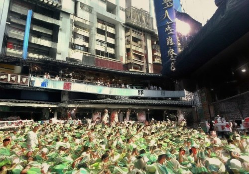 好，我现在需要帮用户写一篇关于玻尿酸填充泪沟的文章。首先，我得理解用户的需求。用户可能是一个自媒体作者，所以文章需要吸引人，内容要详细且有实用价值