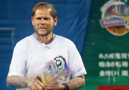 好，我现在需要帮用户写一篇关于超声刀的文章。用户已经给了一个标题，还提供了一些详细内容，包括超声刀的工作原理、适用人群、优缺点以及使用建议。我需要确保文章内容符合要求，不少于971个字