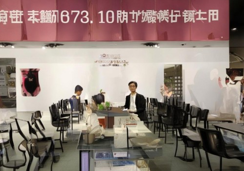 好，我现在需要帮用户写一篇关于同事发现她做了双眼皮的文章。用户已经给出一个标题和一些文章内容，我需要先理解用户的需求，然后思考如何进一步完善这篇文章