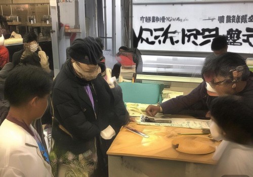 好，我现在需要帮用户写一篇关于玻尿酸填充泪沟的文章。首先，我得理解用户的需求。用户可能是一个自媒体作者，所以文章需要吸引人，内容要详细且有实用价值