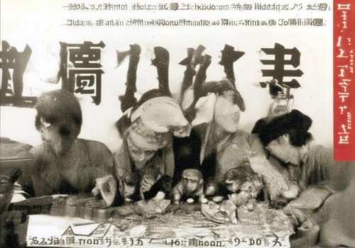 好，我现在需要帮用户写一篇关于老年人眼袋的文章。首先，我得理解用户的需求。用户可能是一位自媒体作者，需要一篇详细的文章，标题和内容都要写出来，而且内容不少于982个字