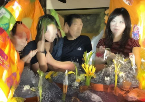 好，我现在需要帮用户写一篇关于眼周紧致的自媒体文章。首先，我得理解用户的需求。用户可能是一个自媒体作者，需要一篇不少于845字的文章，标题和内容都要写出来