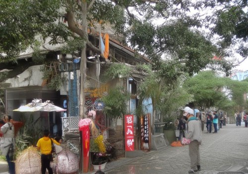 好，我现在需要帮用户写一篇关于上睑下垂矫正的文章。首先，我得理解用户的需求。用户给了一个标题上睑下垂矫正，从认识误区到科学方法，看起来他们希望文章既有科学性，又容易理解，适合自媒体读者