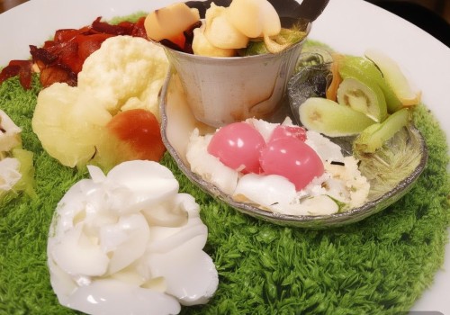 好，我现在需要帮用户写一篇关于眼周年轻化的自媒体文章。首先，我得理解用户的需求。用户希望先有一个标题，然后至少970个字的文章内容。输入已经给出，所以我要根据这些信息展开